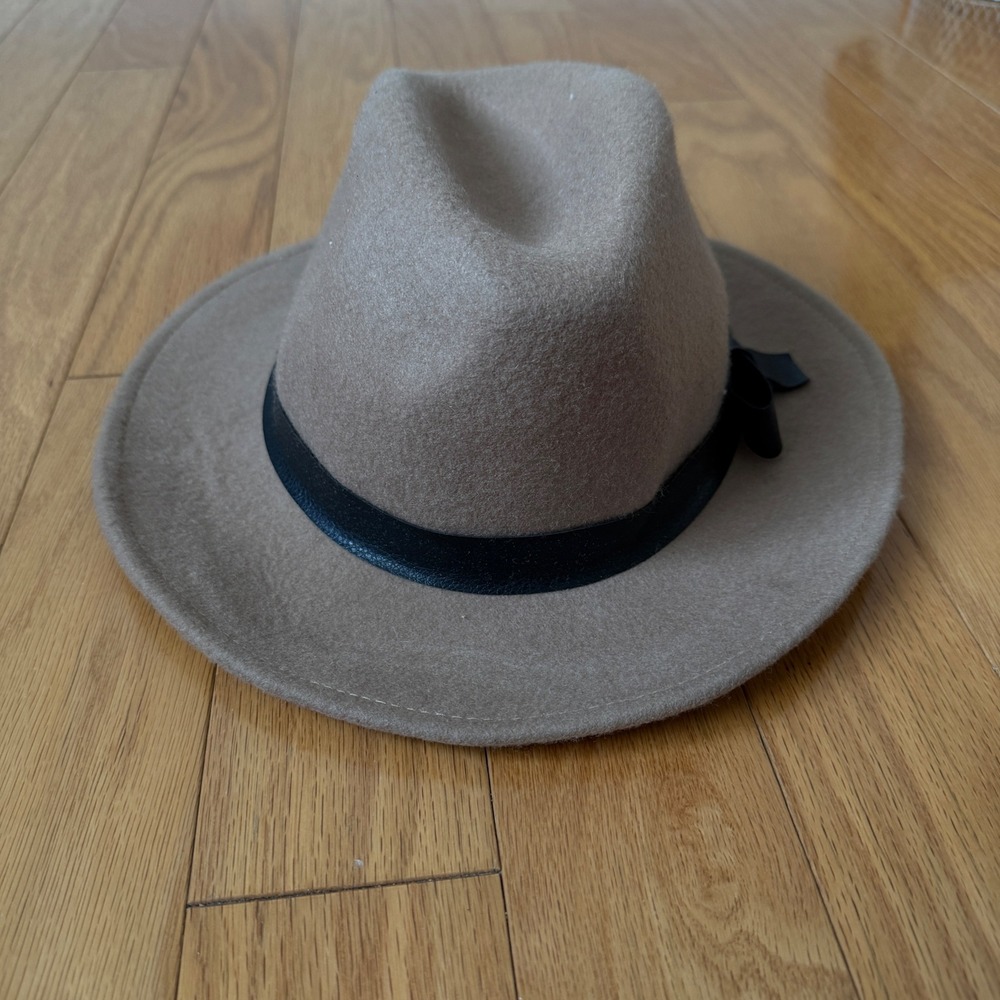 World Market Women's Tan Wool Fedora Hat‎ with Black Band Bow Accent